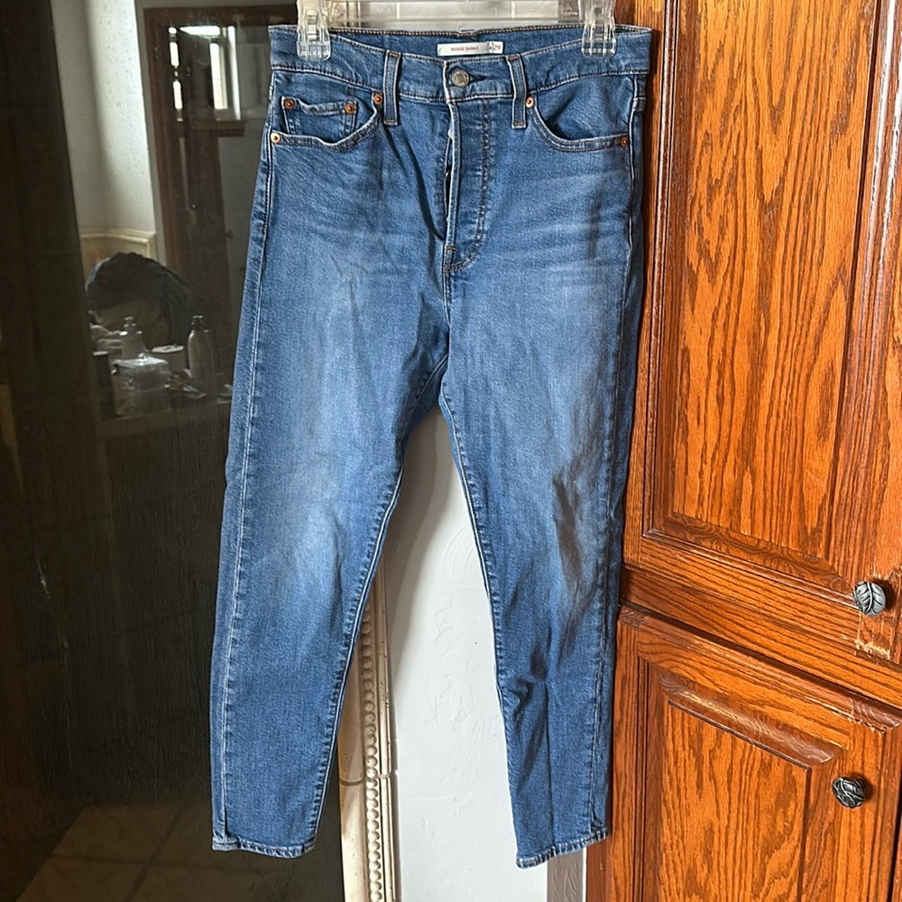 Women’s Levi Skinny jeans